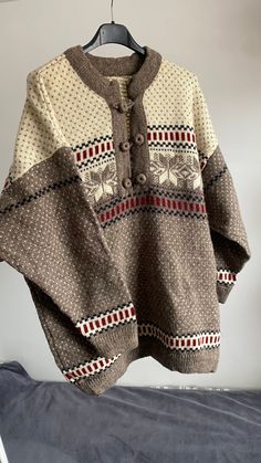 Stay cozy this winter and fall with this Vintage Norwegian wool sweater in brown, featuring a charming Christmas print. Sized L, this oversized retro grandpa's sweater is perfect for the colder months. Embrace the 90s style with this classic brown vintage jumper, adding warmth and nostalgia to your winter wardrobe. Measurements: - Chest: 60 cm / 23,6 inches - Length: 72 cm / 28,3 inches - Sleeves from neck: 68 cm / 26,7 inches 100% wool The sweater is pre-owned, but it is in perfect condition, a Retro Long Sleeve Christmas Sweater, Warm Brown Sweater For Cold Weather, Oversized Retro Brown Sweater, Vintage Fair Isle Sweater For Cold Weather, Vintage Brown Long Sleeve Sweater, Brown Oversized Vintage Sweater, Vintage Long Sleeve Brown Sweater, Oversized Brown Vintage Sweater, Brown Nordic Sweater For Fall