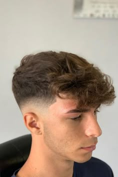 Skinfade Haircut Men, Gentleman Haircut, Low Taper Fade Haircut, Haircuts Curly, Pompadour Haircut, Undercut Fade