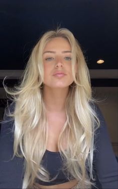 Cream Blonde Highlights, Long Blonde Hair With Curtain Bangs, Dream Hair Blonde, Long Layers With Face Framing Pieces Long Hair, Warm Bright Blonde Hair, Best Blonde For Pale Skin, Sunkissed Blonde Hair, Super Long Blonde Hair, Blonde Hair With Layers