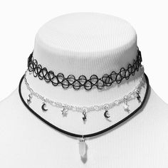 Choker Necklace Goth, Goth Wishlist, Emo Choker, Mystic Fashion, Chokers Black, 2010 Accessories, Grunge Chokers, Black And White Jewelry, Black Necklaces