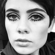 70s Eye Makeup, 60s Eye Makeup, Mod Makeup, 1960s Makeup, Twiggy Makeup, 60s Makeup, 70s Makeup, White Eyelashes, Retro Makeup