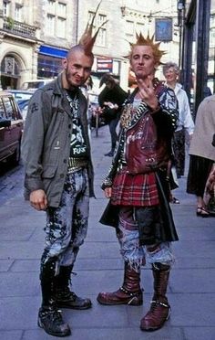 Punks in edinburgh 🏴󠁧󠁢󠁳󠁣󠁴󠁿 Lila Party, Punk Mode, Punk Subculture, Punk Boy, 90s Punk