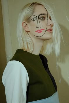 michel gondry Two Faced Makeup, Panda Eyes, Fashion Week Trends, Editorial Makeup, Creative Makeup, Beauty Trends, Face Art, Makeup Art, Halloween Makeup