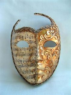 Venetian Mask...would love to decorate with these but I have a feeling these would start to creep me out after awhile lol Face Cut Out, Anting Manik, Venice Mask, Venetian Carnival Masks, Cool Masks