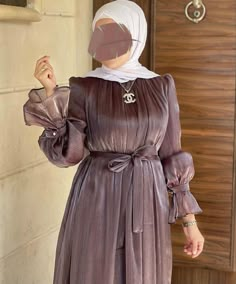 Soiree Outfits, Chic Evening Dress, Soiree Dress, Women Dresses Classy, Shimmer Dress, Muslim Fashion Dress, Muslim Fashion Outfits, Designer Dresses Casual