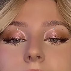 Prom Inspiration Makeup, Makeup Looks For Birthday Party, Cute Concert Makeup Looks, Bday Makeup Looks, Make Up Inspo Euphoria, Euphoria Makeup Inspiration, Make Up With Rhinestone, Make Up Con Strass, Makeup Looks Rhinestones