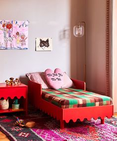 #color_tomato Montessori Bedroom Toddler, Toddler Bed Ideas, Toddler Room Inspiration, Kids Bed Frame, Mini Bed, Eclectic Kids Room, Cosleeping Bed, Child Bed, Toddler Bed Frame