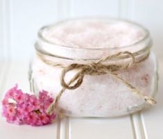 Homemade Mason Jar Gifts, Mason Jar Gifts Recipes, Homemade Bath Salts Recipe, Peppermint Bath Salts, Gift In A Jar, Bath Salts Recipe, Diy Coconut Oil