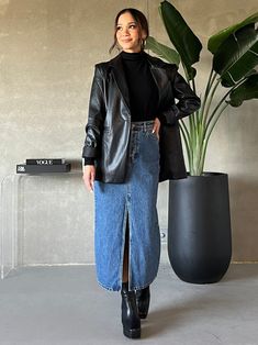 Mid Rise Denim Skirt, Mid 30s Fashion Outfits Women, Mid Skirt Outfits, Fall Modest Outfits, Outfits 30s, Tight Skirt Outfit