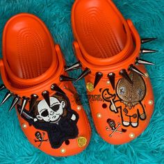 Sam Trick Or Treat, Halloween Crocs, Halloween Fashion Outfits, Personalized Shoes