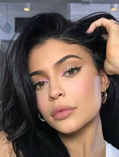 Maquillage Kylie Jenner, Flawless Skin Makeup, Kylie Makeup, Jenner Makeup, Makeup Tip, Kylie Jenner Makeup, Kylie Jenner Outfits