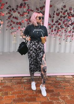 Hana Midi Skirt In Dark Wild Flower Alternative Fashion Skirts, Indie Outfits Alternative Fashion, Styl Grunge, High Waisted Floral Skirt, Look Grunge