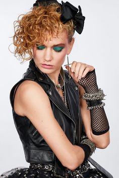 1980s Prom Hair, 80s Makeup And Hair Rocker, 80s Teased Hairstyles, 80s Rocker Hairstyles For Women, 80s Rocker Costume Woman, 80s Rock Band Costume, 80s Fashion For Women Outfits, 80 Hairstyles 80s Hair Short, Madona Outfit 80s