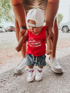 Red white blue socks converse Binkybro hat American outfit idea cute baby boy Baby Boy Fourth Of July Outfit, Baby Boy 4th Of July Outfit, Summer Baby Boy Outfits Newborn, Baby Summer Outfits Boy, Overall Baby Boy Outfit, Baby Boy Aesthetic Newborn, Newborn Summer Outfits Boy