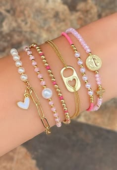 Gold Jewelry Fashion Bracelet Preppy Bracelets, Preppy Jewelry, Wrist Jewelry, Diy Bracelet Designs, Beads Bracelet Design, Jewelry Accessories Ideas, Summer Bracelets, Bracelet Design, Classy Jewelry