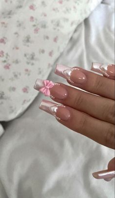 Nails With Bows Rhinestones, Pink Bow Valentines Nails, Pink Nails Ideas Coquette, Acrylic Nails Bow Charm, Pink Nails Princess, Christmas Bow Nails Acrylic, Nails W Bow Charm, Nail Inspo Coffin Charms, Light Pink Nails Y2k