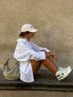 Looks Adidas, Adidas Samba Outfit, Samba Outfit, New Balance Outfit, Cap Outfit, Skandinavian Fashion, Looks Street Style, White Hat, Outfits With Hats