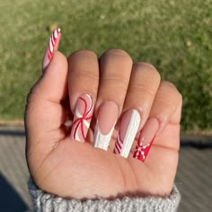 Nail Art Noel, Red And White Nails, Candy Cane Nails, Sweater Nails, Nail Idea, Pastel Nails, Xmas Nails