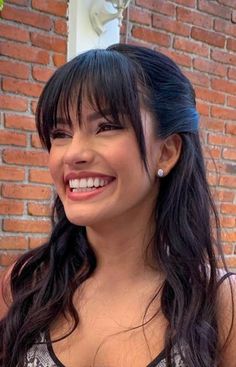 Latina With Bangs, The Perfect Haircut, Sleek Hair, Hair Inspiration Long, Hairstyles For Layered Hair, Haircuts Straight Hair