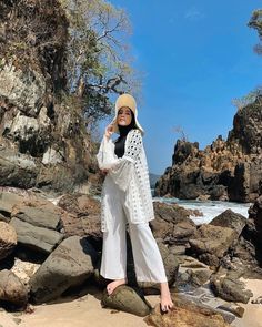 Hijab Beach, Ootd Beach, Hijab Fashion Summer, Hijab Look, Street Hijab Fashion