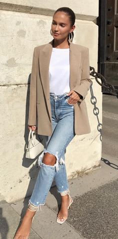 Camel Blazer Outfit, Camel Blazer, Jeans Blazer, Blazer Outfit, Clipuri Video, Looks Street Style, Looks Black, Outfit Trends