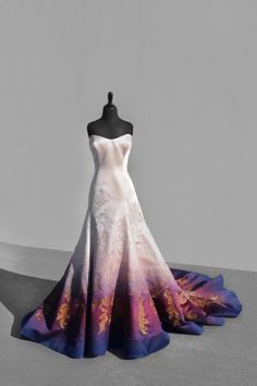 Non Traditional Wedding Dress, Painted Wedding Dress, Dye Wedding Dress, Dream Wedding Dresses Ball Gown, Ombre Wedding Dress, Gaun Abad Pertengahan, Traditional Wedding Dress, Non Traditional Wedding, Best Wedding Dresses