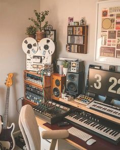 Apartment Recording Studio, Music Studio Bedroom Ideas, Music Studio Apartment, Home Music Studio Aesthetic, Music Production Aesthetic, Music Home Studio, Music Studio Ideas, Music Studio Room Ideas, Bedroom Recording Studio