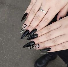 40+ Spooky and Fun Halloween Nail Art Ideas - HubPages French Manicure Long Nails, Witchy Nails, Punk Nails, Gothic Nails, Edgy Nails, Goth Nails, Grunge Nails, Nails Polish, Black Nail