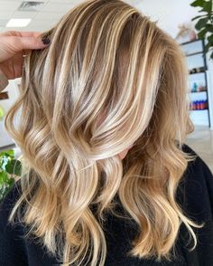 Sun-Kissed Blonde Balayage Blonde Highlights With Lowlights, Icy Blonde Highlights, Platinum Blonde Balayage, Red Blonde Hair, Blonde Balayage Highlights, Blonde Tips, Ash Blonde Balayage, Hair Blond, Honey Blonde Highlights