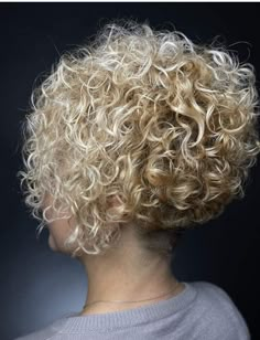 Spiral Perm Short Hair, Curly Hairstyles For Girls, Hip Hair, Curly Pixie Hairstyles, Short Hair Back, Permed Hair, Short Curly Hairstyles, Curly Hair Photos