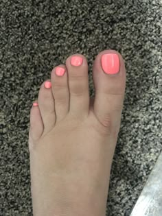 Spring Break Pedicure Colors, Coral Dnd Gel Polish, Dnd Toe Nail Colors, Mexico Pedicure Ideas, Coral Nails Dnd, Dnd Nail Colors Gel Polish Summer, Summer Dnd Gel Nails Colors, Dnd Gel Polish Colors Spring, Coral Pedicure