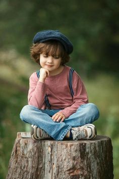 Kids Outdoor Photoshoot, Preschool Portraits, Boys Casual Outfits, Spring Picture Ideas, Swan Pictures, Short Mehndi Design, Toddler Pictures, Toddler Photoshoot, Fall Portraits