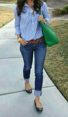 15 OUTFIT IDEAS FOR WARM DAYS - valemoods Traje Casual, Outfit Jeans, Work Attire, Look Chic, Green Bag, Outfits Casuales, Primavera Estate, Look Fashion, Spring Summer Fashion