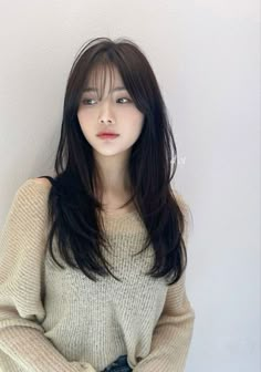 Trendy Hairstyles for Long Hair You Need to Try Layer Hair Korean Long, Layers With Bangs Asian, Wolfcut Hair Long Round Face, Asian Girl Haircut Medium, Asian Hairstyles Straight Hair, Korean Hair Inspiration, Hairstyles For Long Asian Hair, Front Layers With Bangs, Medium Long Length Haircut With Bangs