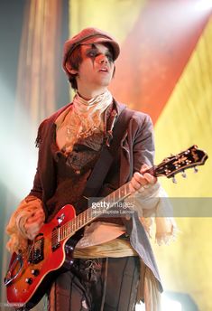 Ryan Ross Ryan Ross Makeup, Nothing Rhymes With Circus, Newsboy Hat Outfit, Jon Walker, The Young Veins, Spencer Smith, Band Outfits, Ryan Ross, Panic! At The Disco