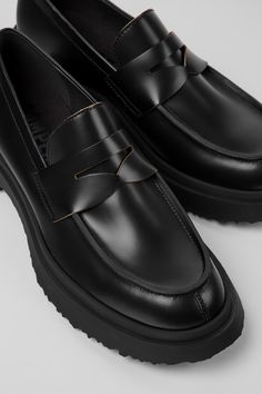 Leather Loafers For Men, Dapper Gentleman Style, Mens Leather Loafers, Loafers For Men, Camper Shoes, Fantastic Shoes, Shoes Outfit Fashion, The Simple Life, Ballerina Shoes Flats