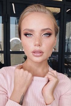 Blue Eyes Blonde Hair Makeup, Eye Freckles, Blush Pink Makeup, Makeup Subtle, Pink Makeup Ideas, Makeup Ideas For Blue Eyes, Rosa Make-up, Wedding Makeup For Blue Eyes, Blue Eyes Blonde Hair