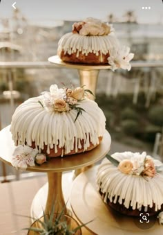 Bundt Cake Display Ideas, Bundt Cake For Wedding, Nothing Bundt Cakes Wedding Display, Wedding Bundt Cake Ideas, Multiple Cakes Wedding Display, Multiple Cake Display, Multiple Wedding Cakes Display, Birthday Bundt Cake Decorating Ideas, Bundt Cake Display