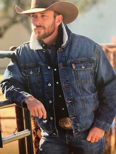 Gray Cowboy Hat Outfit, Country Man Aesthetic, Cowboy Outfits For Boys, Cowboy Fashion For Men, Jean Photoshoot, Outdoorsmen Style, Winter Cowboy