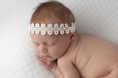 A beautiful off white baby headband, perfect for a photo session or any day. White Baby Headband, Foto Props, White Headband, Baby Headband, Turbans, New City, Hair Accessories Headbands, Photo Session, Baby Headbands