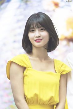 Momo Short Hair, Kpop Short Hair, Short Hair Outfits, Feminine Hairstyles, Korean Short Hair, Kpop Hair, Momo Hirai, Twice Momo, Momo Twice