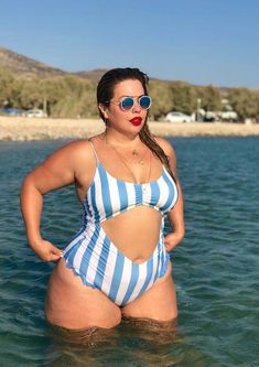 Look Jean, Curvy Plus Size, Plus Size Beauty, Nalu, Plus Size Swimsuits, Curvy Girl Fashion, Curvy Girl Outfits, Curvy Outfits, Plus Size Swimwear