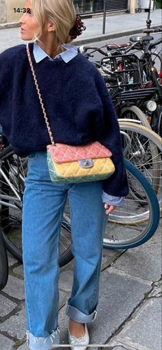 Sweden Spring Outfit, Pop Of Color Winter Outfit, Spring Street Style 2024, Sweden Street Style, Therapist Outfit, Worst Outfits, European Outfits, Outfits Colorful, Mum Fashion