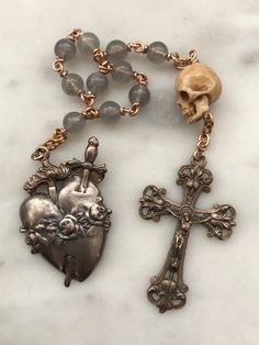 Memento Mori Rosary, Memento Mori Aesthetic, Bone Rosary, Rosary Aesthetic, Odd Jewelry, Antique Grunge, Memento Mori Jewelry, Memento Mori Ring, Pocket Rosary