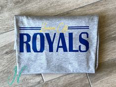 Kansas City Royals Tank, T-shirt, Long Sleeve T-shirt or Sweatshirt ITEM OVERVIEW: > Handmade, Made to order > Sleeve length: Razerback tank, Unisex Jersey T-Shirt, Long-Sleeve T-shirt or Sweatshirt > Neckline: Crew > Color: white, If interested in other colors, please message me as other colors are available. > Graphic: Kansas City Royals Visit https://www.etsy.com/shop/GlitterNMoreLLC to shop more designs! ITEM DESCRIPTION: > All tanks and T-shirts are made on Bella + Canvas Copenhagen T Shirt, Kansas City Royals, 로고 디자인, Kansas City, Other Colors, Graphic Shirts, Long Sleeve Tshirt, Vintage Outfits, Tshirt Designs