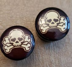 This is a pair of vintage, acrylic, skull with heart eyes, plugs. They are measuring in at about 21 or 22 mm. They are missing their o-rings. There is some minor wear and some marks in the epoxy as you can see in the images. All sales are final.  If you have a wish list or are looking for something specific, please ask. I may have exactly what you are looking for. As always please convo me with any questions or concerns regarding this item or with any international shipping questions. Unfortunat Cute Gages Ears, Cool Ear Gauges, Big Stretched Ears, Eat Gauges, 0g Stretched Ears, 00g Stretched Ears, Heart Gauges, Cute Gauges, Ear Guages