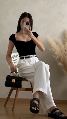 White Trousers Aesthetic, Trouser Outfit Aesthetic, Trousers Outfit Formal, White Jeans Pants Outfit, White Trousers Outfit Summer, Classy Pants Outfits, Classy Trousers Outfit, Casual But Classy Outfits, White Trousers Outfit Classy