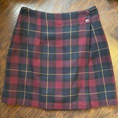 Vintage plaid skirt. Lined. Opens in the front. Size 7. Made in USA. Beautiful wool skirt. VGUC. Fall School Skort, Winter School Pleated Skirt, Fall Plaid Lined Skort, Fall Plaid Lined Mini Skirt, Fall School Plaid Skirt, Plaid Skirt For School In Fall, Plaid Bottoms For School In Fall, Preppy Lined Skort For Fall, Preppy Plaid Mini Skirt For Fall