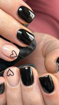 Gel Ink Nails, Edgy Classy Nails, Short Gel Nails Black, Black Nail Designs Trending Now, Short Edgy Nails, Black Gel Nails Ideas, Black Gel Nails Short, Nails Black Short, Simple Black Nails