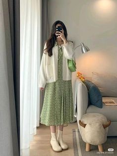 Spring Asian Outfits, Mode Turban, Long Skirt Outfits, Vest Tops, Fashion Muslim, Fashionable Outfits, Hijabi Fashion, Modest Fashion Outfits, Korean Outfits